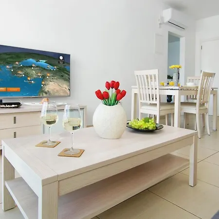 Veronica - Coralli Beachfront بيت للعطل *