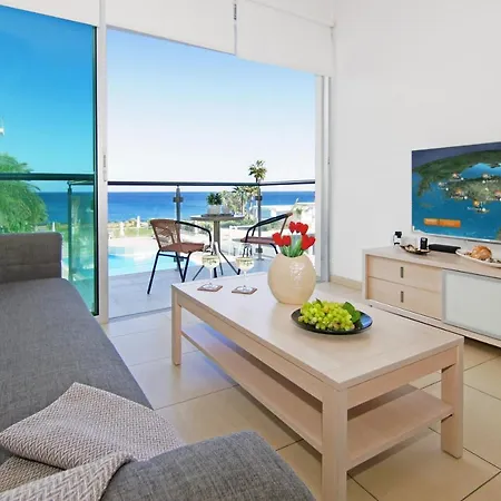 Veronica - Coralli Beachfront アパート