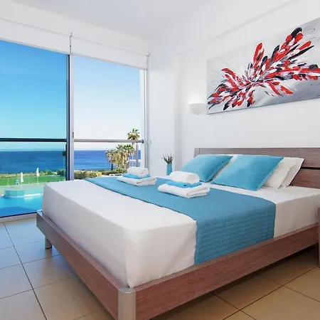 Veronica - Coralli Beachfront * بروتاراس