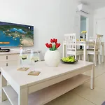 Veronica - Coralli Beachfront Apartamento *