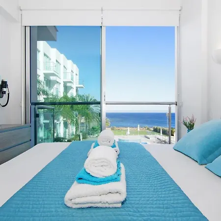Veronica - Coralli Beachfront *