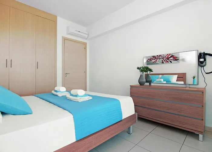 Veronica - Coralli Beachfront Apartamento Protaras