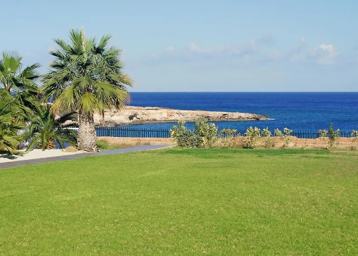 Veronica - Coralli Beachfront Apartament Protaras